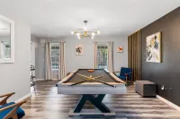 Ultimate Poconos Family Escape! Games, Firepit, Theater Vibes & More فنادق في Tobyhanna Township