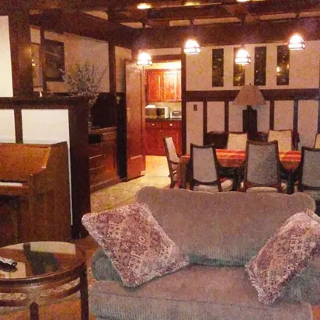 BEAUTIFUL MOUNTAIN HOME  RETREAT, SILVER MOUNTAIN IDAHO - Sleeps 8