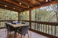 Cabin Just 5 Miles from Downtown Blue Ridge! Game Room & Hot Tub! Dogs Welcome!