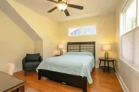 The Nest - The Perfect Asheville Getaway; Pet Friendly!, 10 Mins to Downtown Hotels near Charles D Owen Park