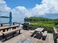 Waterfront Relaxing Condo-heated pool & spa- near Fort Desoto