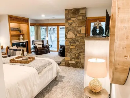 Designer Hideaway @ Callaway Gardens Отели рядом с достопримечательностью «Cecil B. Day Butterfly Center»