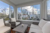 2-bedroom apartment in brilliant Montclair with AC, WiFi Hotels in Montclair