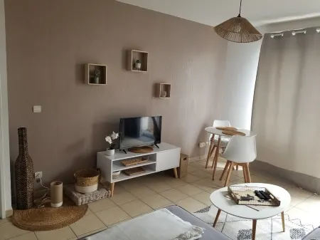 Appartement T2 Calme et Lumineux Avec Balcon à 10mn de la Citadelle de Blaye Отели в г. Блай