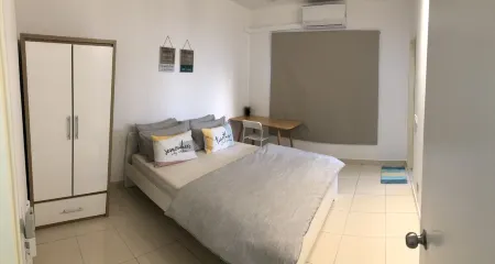 Family Friendly HomeStay at Setia Alam, Modern,  Cozy & Fully Furnished Отели рядом с достопримечательностью «UITM Puncak Perdana»