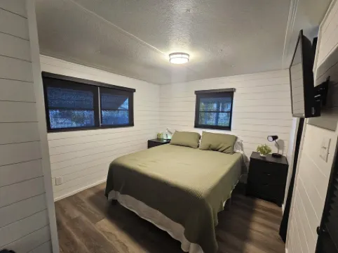 Slice of Paradise w/community pool near beaches & downtown!