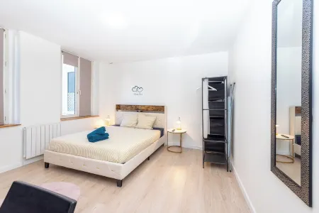 LA SANTA HOUSE 50M2 REFURBISHED APARTMENT Отели рядом с достопримечательностью «Museum Dunkerque 1940 Operation Dynamo»