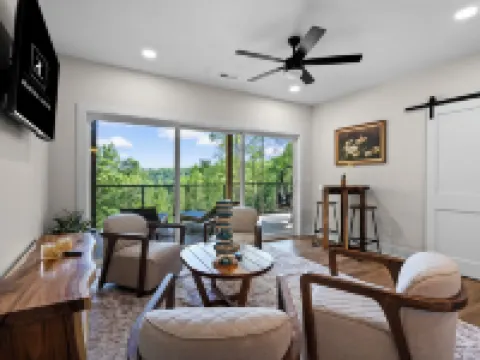 Adamina Canyon Hotels in Hocking County