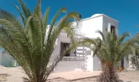 Maison la Rose 2 400m from the beach