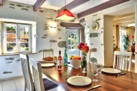 Cottage de Charme Dans un Cadre Bucolique: Forêt.monts D'arrée. Baie de Morlaix Huelgoat 호텔