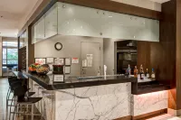 Embassy Suites by Hilton Chicago Downtown River North - Baarit