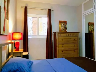 Charming green villa, private pool 5 minutes from the sea 住宿飯店