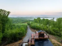 Rooftop deck with AMAZING Views, Fire table, Bar, Hot tub and Pet Friendly!