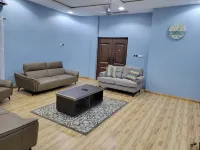 Exquisite 5-Bedroom House with free Parking