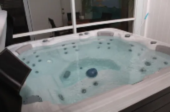 Spacious 3 bedroom home in Plantation key with 30 foot dock