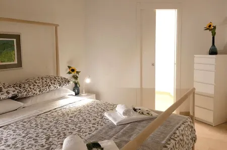 Elegant apartment a stone's throw from the sea