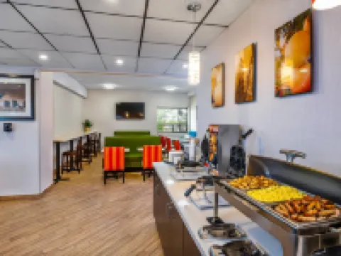 Comfort Inn & Suites Hotels in Barrie