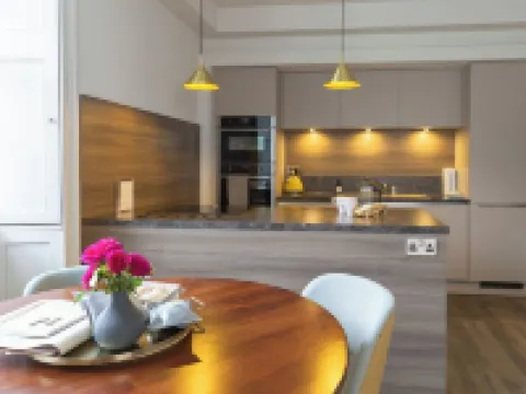 Beautiful, stylish ground floor Georgian apartment 클리데로 호텔