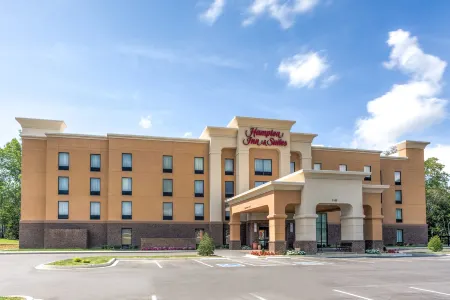 Hampton Inn & Suites Manchester