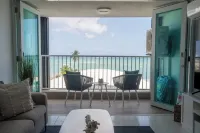 Deja Blue Beachfront Apartment