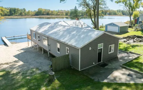 Huge 4-bedroom house on chain of lakes.