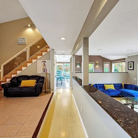 Spacious Lake House for Large Groups w Private Acre+ short path to Lake