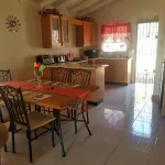 Home away from  Home,hot and cold water,Ac unit, furnished house,1min beach area Hotels in Coral Spring
