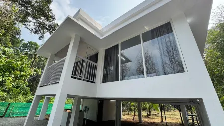 Charming 2-Bedroom Riverfront Cottage In Pleasant Pala With WiFi, AC