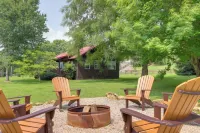 Fire Pit + Hot Tub: Family Cabin in Seiverville! - Tiny houses