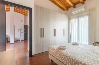 SAVOIA 173 APARTMENT in the center with reserved parking, a few kilometers from the sea.
