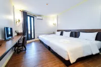 The Maceo Hotel - parking