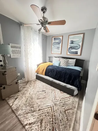 Charming 2-bedroom townhome 5 mins from Airport