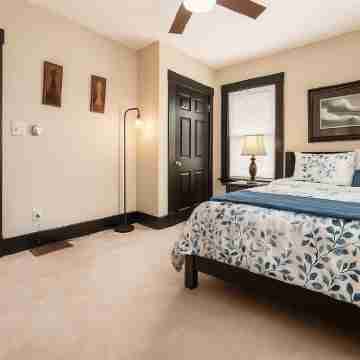 Spacious townhome near German Village 8 Beds Rooms