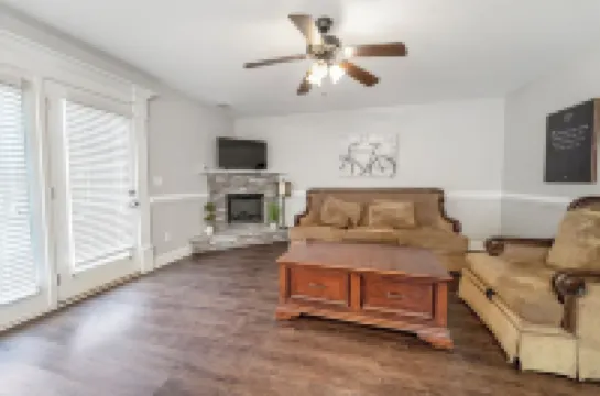 3 BR/3 BA Cozy Townhome - 3 Miles from the Masters