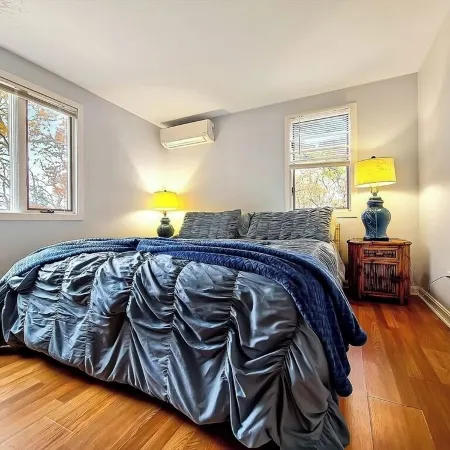 Spacious Lake House for Large Groups w Private Acre+ short path to Lake