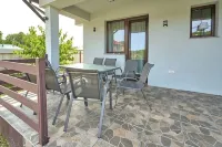 4-bedroom chalet in enchanting Piatra Neamt with AC, WiFi. Relax and unwind Bogonos 호텔