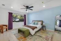 Spacious 4BD - Central Stay w/ Backyard & Games - Boutique