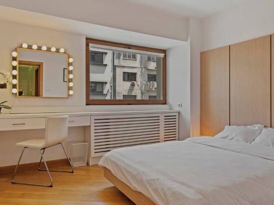 EDES Central Suite – Perfect Location & Modern