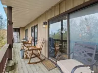 Tranquility Beech: 2Br Condo Steps from the Resort--Parking Lot Level: No Stairs 비치 마운틴 호텔