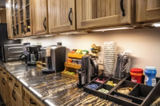 Luxury Cabin With Lake Views + 36 Acres To Play On Bull Shoals