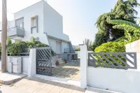 Detached apartment surrounded by greenery, in the quietness a stone's throw from the center