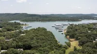 Incredibly Clean 4 Bedroom Townhome on Table Rock Lake in Kimberling City - Wifi