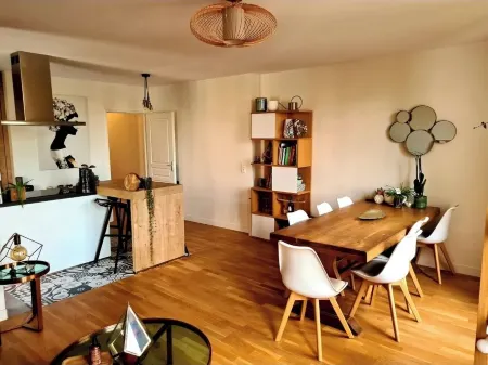 Large, pleasant duplex apartment on top floor