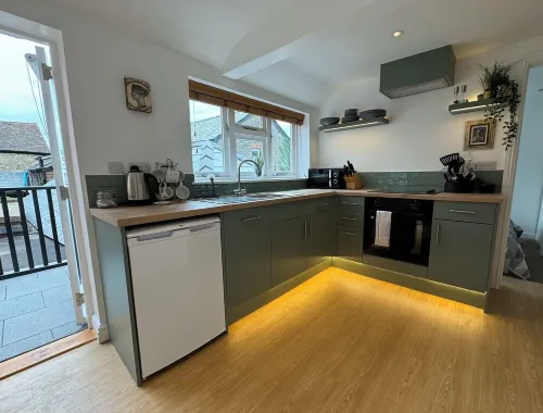 Sophisticated and spacious town centre apartment with roof terrace for 4 guests Hotels in Kington