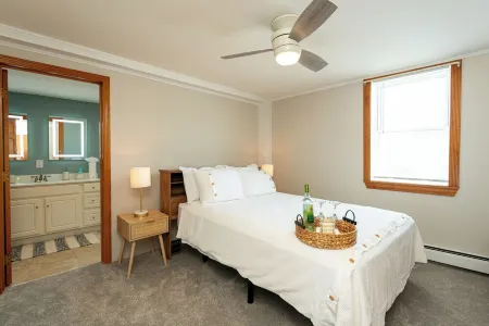 Cozy Coastal Cove. 2-bedroom apartment with WiFi, AC in peaceful Salisbury Отели рядом с достопримечательностью «Pines Camping Area»