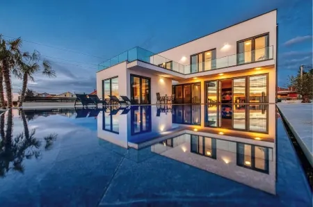 Perfect villa Stressless with beautiful pool in charming Smoković Отели в г. Смоковић