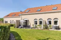 Restyled Bungalow with 2 Bathrooms, Near the Beach