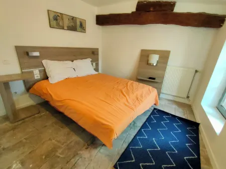 Grand Appartement Avec Cour, Idéal Pour les Familles. Animaux Acceptés ! Отели в г. Муассак