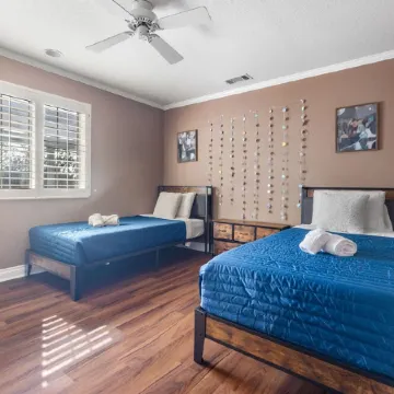 Hilltop Private Estate W/ Views, Pool, Hot Tub, Mini Golf & More!!