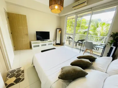 2BR Condo Pico De Loro Beach NEWLY RENOVATED with fast internet & netflix Pico de Loro (Cutad) Cove 주변 호텔